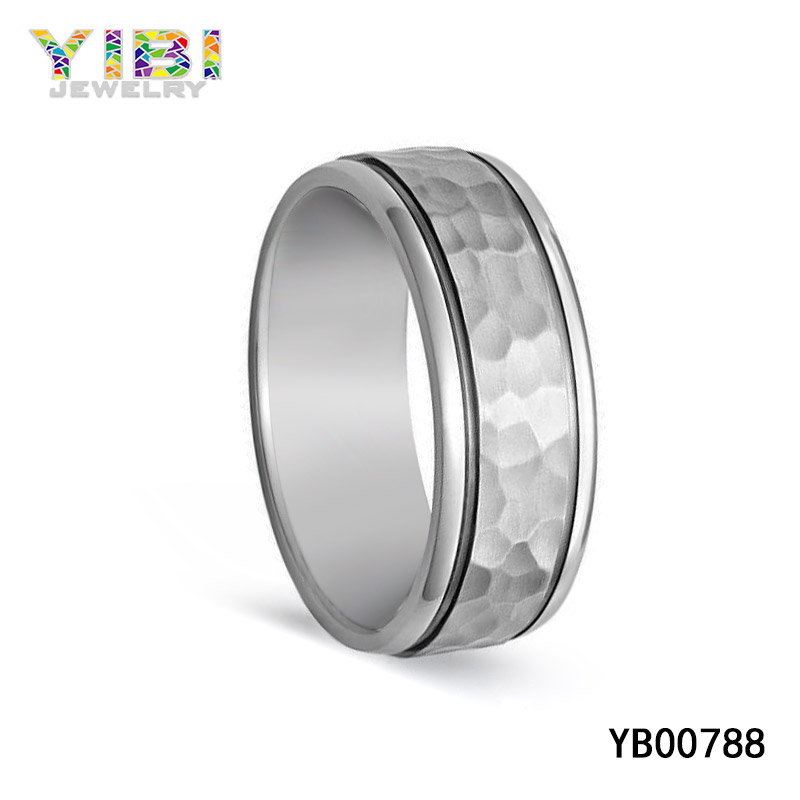 China Hammered Titanium Ring